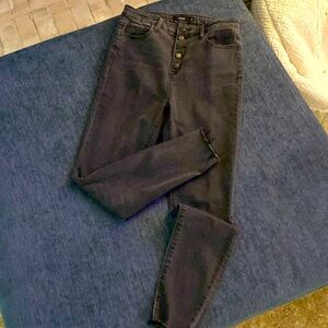 Cello black ankle fray hem jeans 👖 7
